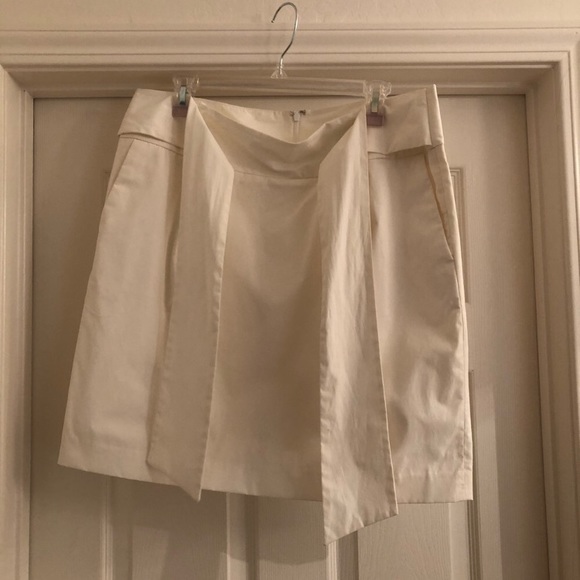 COPY - Crisp white Banana Republic pleated skirt … - Picture 2 of 5